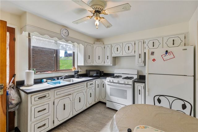 1334 Overdale Dr, West Homestead, PA 15120
