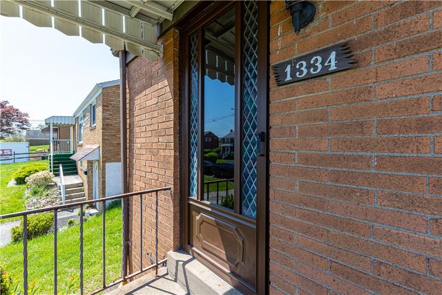 1334 Overdale Dr, West Homestead, PA 15120
