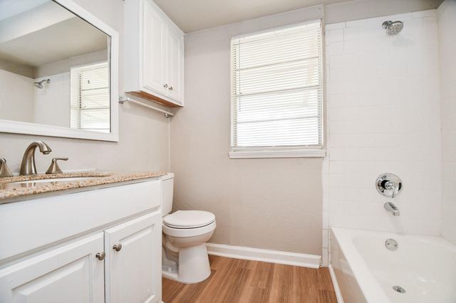 919 Forest Oaks Drive, Houston, TX 77017