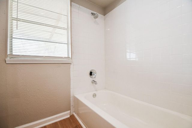 919 Forest Oaks Drive, Houston, TX 77017