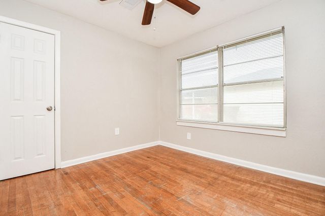 919 Forest Oaks Drive, Houston, TX 77017