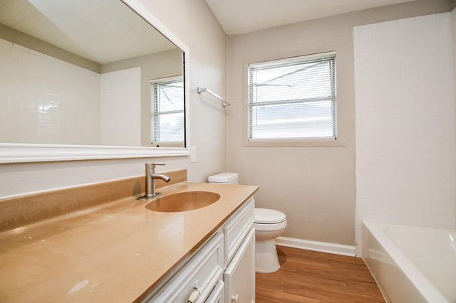 919 Forest Oaks Drive, Houston, TX 77017