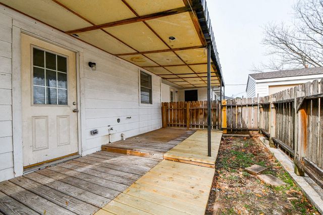 919 Forest Oaks Drive, Houston, TX 77017