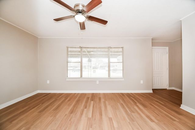 919 Forest Oaks Drive, Houston, TX 77017