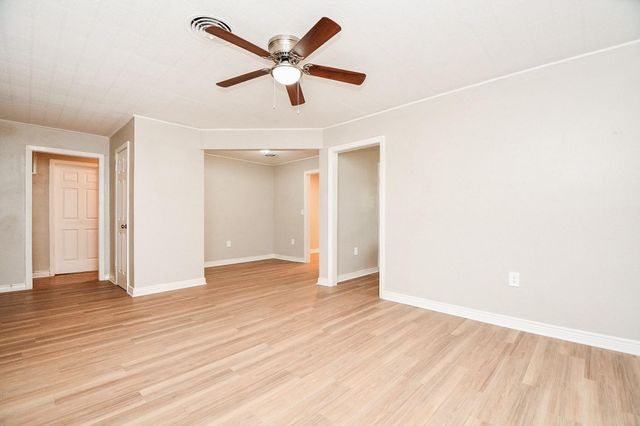 919 Forest Oaks Drive, Houston, TX 77017