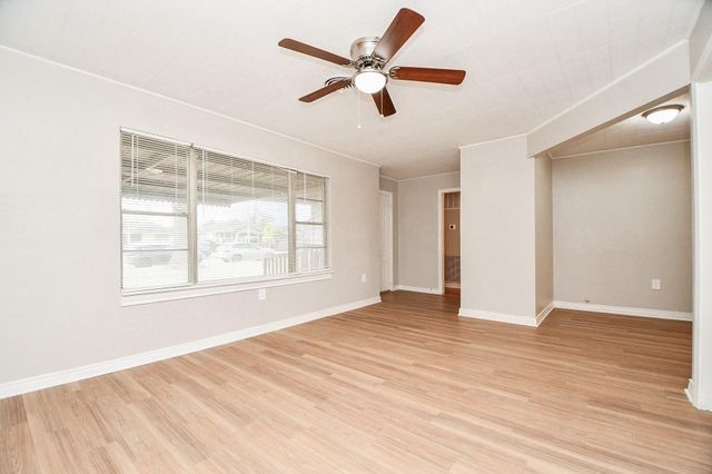 919 Forest Oaks Drive, Houston, TX 77017