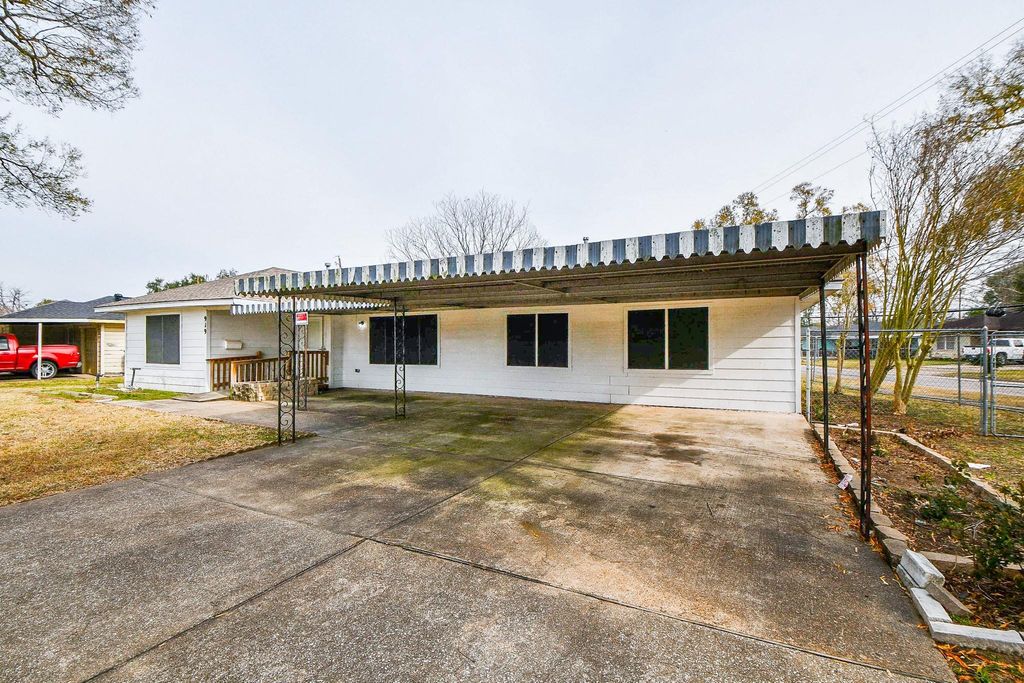 919 Forest Oaks Drive, Houston, TX 77017