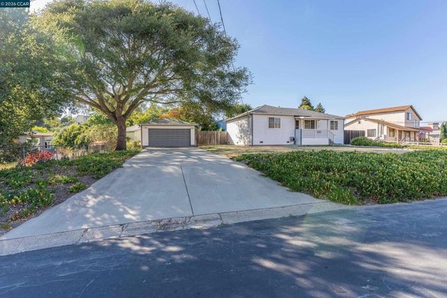 831 Fulton Way, El Sobrante, CA 94803