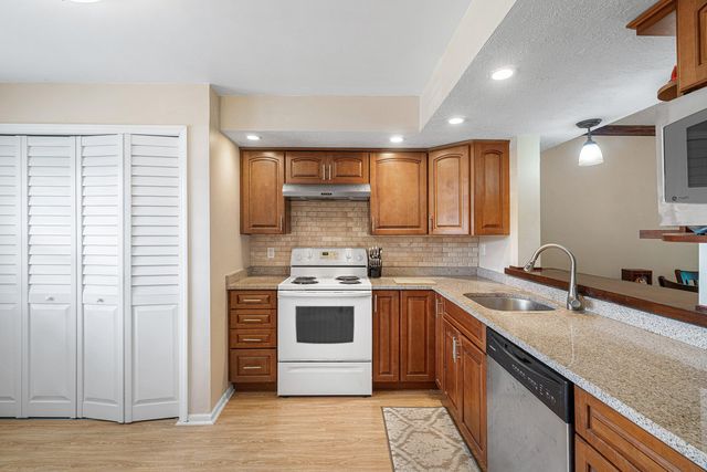 7610 NW 18th Street 102, Margate, FL 33063