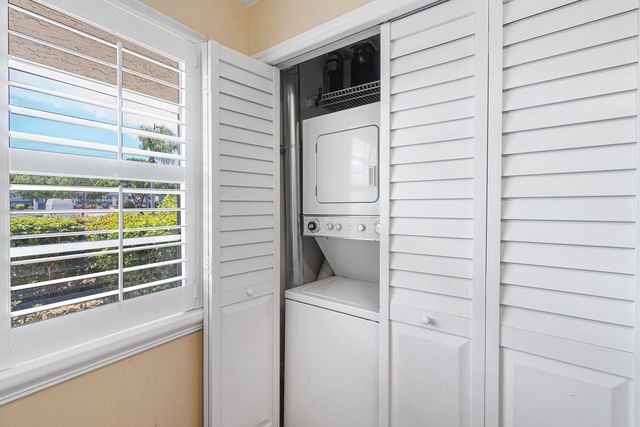 7610 NW 18th Street 102, Margate, FL 33063