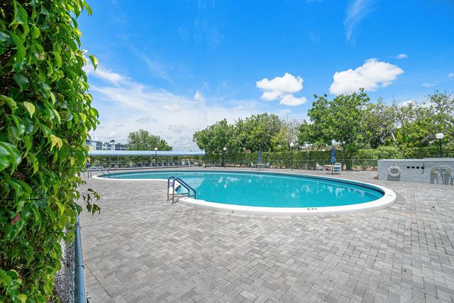 7610 NW 18th Street 102, Margate, FL 33063