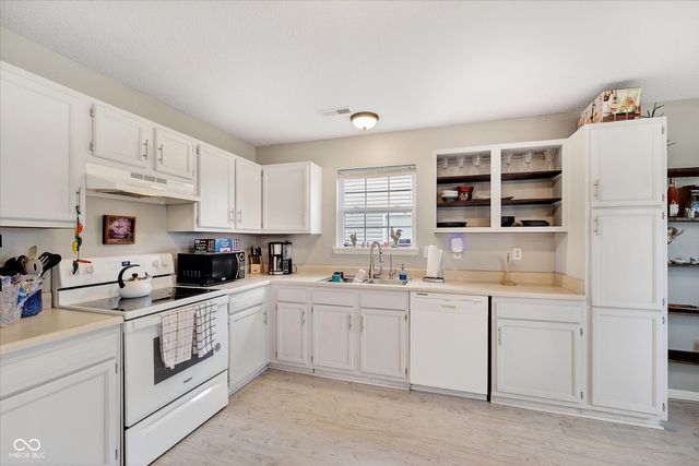 5639 Wood Hollow Drive, Indianapolis, IN 46239