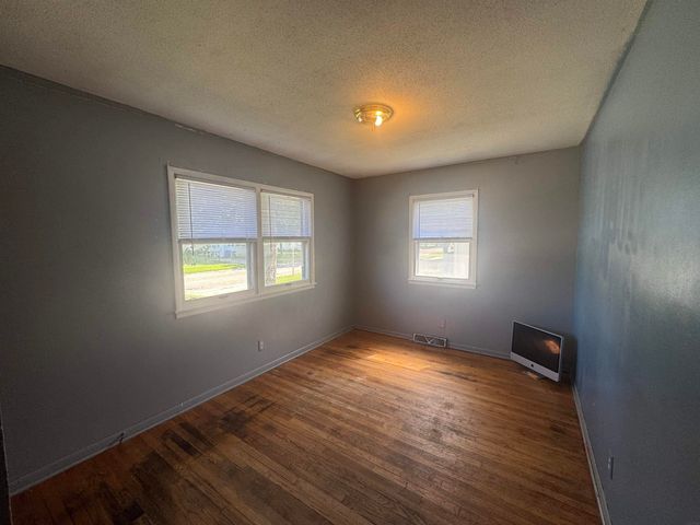 200 16th Avenue, Charles City, IA 50616