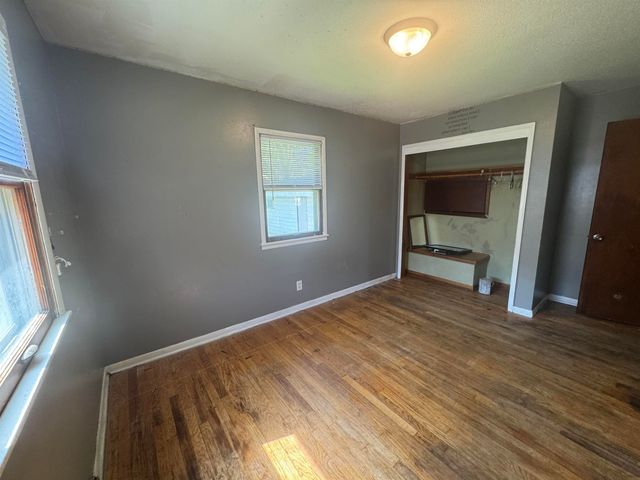200 16th Avenue, Charles City, IA 50616