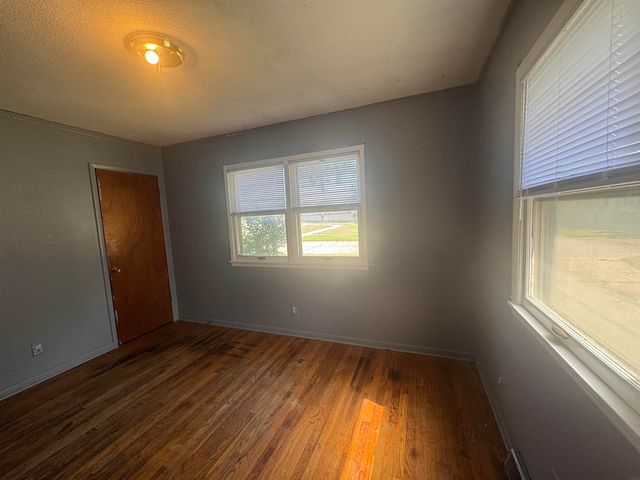 200 16th Avenue, Charles City, IA 50616