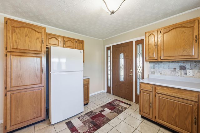 120 New Cut Road, Jeffersonville, KY 40337