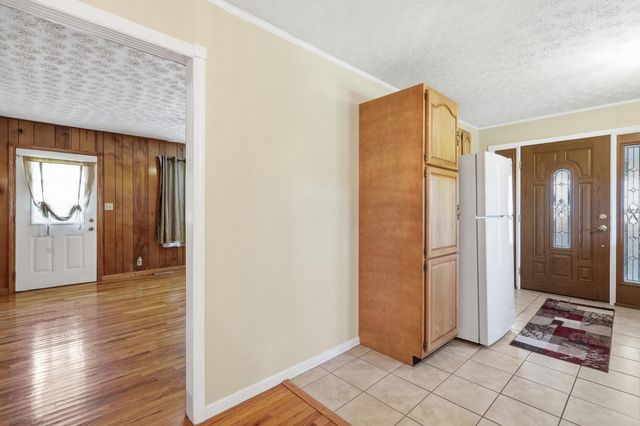 120 New Cut Road, Jeffersonville, KY 40337