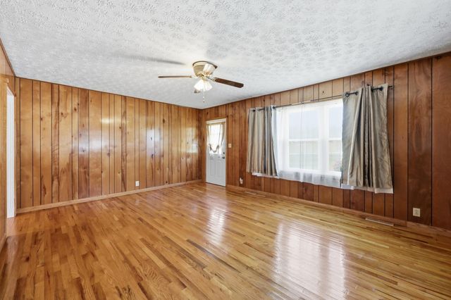 120 New Cut Road, Jeffersonville, KY 40337
