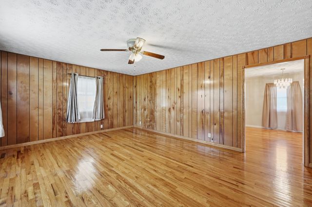120 New Cut Road, Jeffersonville, KY 40337