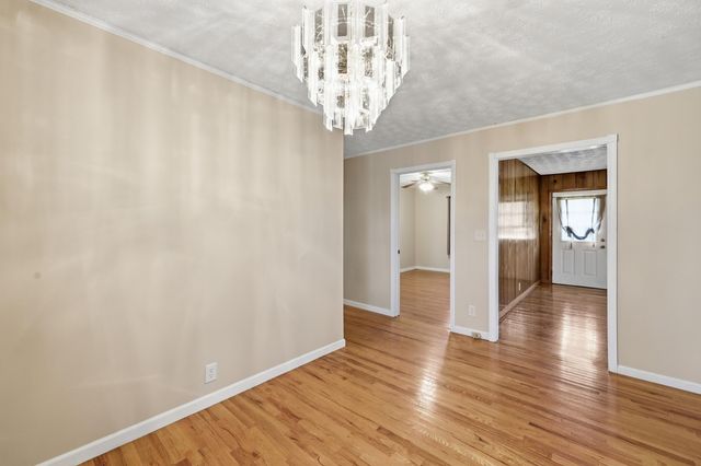 120 New Cut Road, Jeffersonville, KY 40337