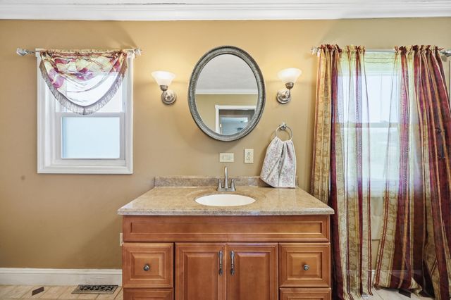 120 New Cut Road, Jeffersonville, KY 40337