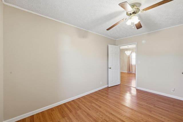 120 New Cut Road, Jeffersonville, KY 40337
