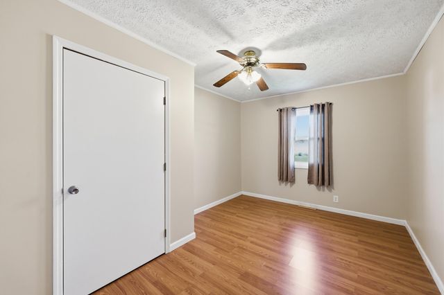 120 New Cut Road, Jeffersonville, KY 40337