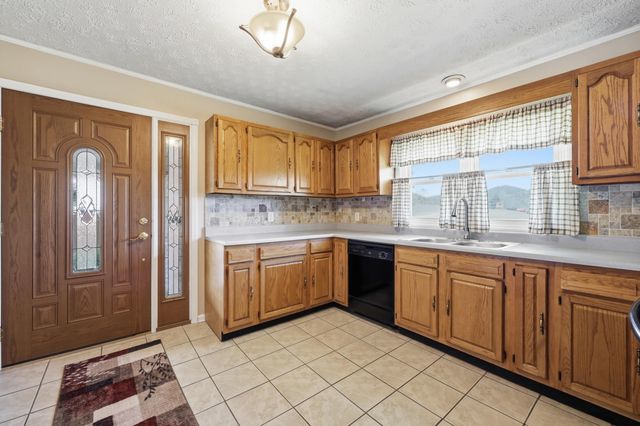 120 New Cut Road, Jeffersonville, KY 40337