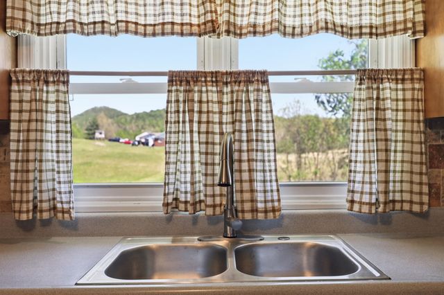120 New Cut Road, Jeffersonville, KY 40337