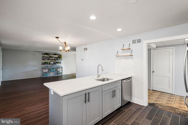 120 E GERMANTOWN PIKE, Plymouth Meeting, PA 19462