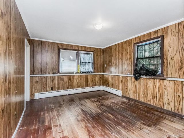 20 Saint Josephs Avenue, Yonkers, NY 10703