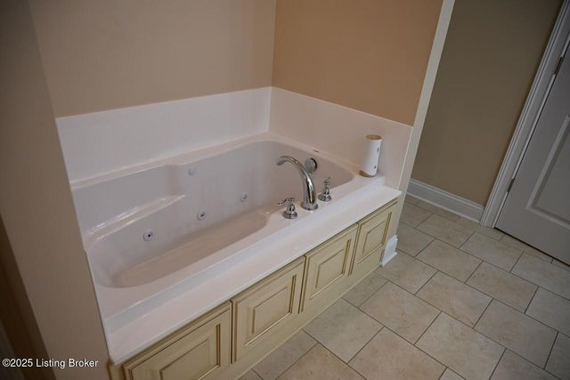 105 Riggs Blvd, Bardstown, KY 40004