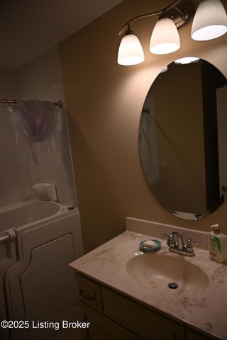 105 Riggs Blvd, Bardstown, KY 40004