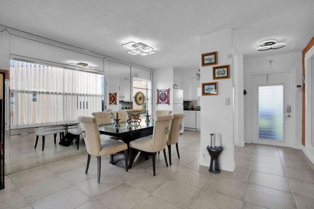 9201 Sunrise Lakes Boulevard 310, Sunrise, FL 33322