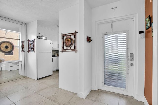 9201 Sunrise Lakes Boulevard 310, Sunrise, FL 33322