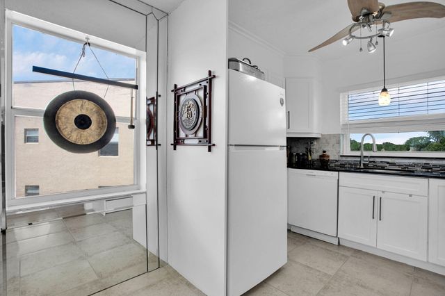 9201 Sunrise Lakes Boulevard 310, Sunrise, FL 33322