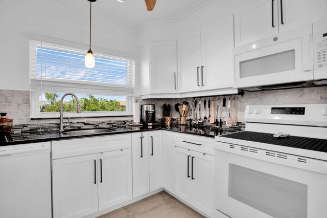 9201 Sunrise Lakes Boulevard 310, Sunrise, FL 33322