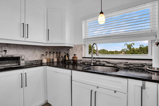 9201 Sunrise Lakes Boulevard 310, Sunrise, FL 33322