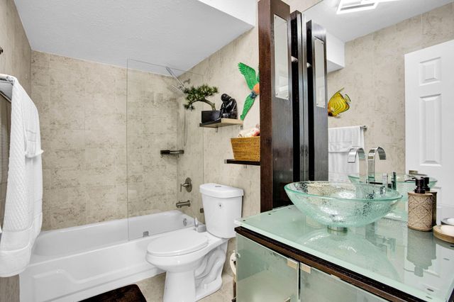 9201 Sunrise Lakes Boulevard 310, Sunrise, FL 33322