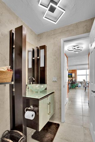 9201 Sunrise Lakes Boulevard 310, Sunrise, FL 33322