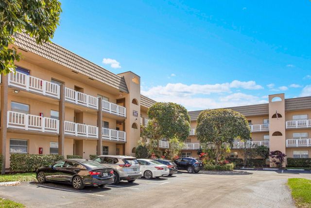 9201 Sunrise Lakes Boulevard 310, Sunrise, FL 33322