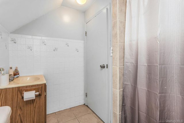 130 E Fairview Avenue, Valley Stream, NY 11580
