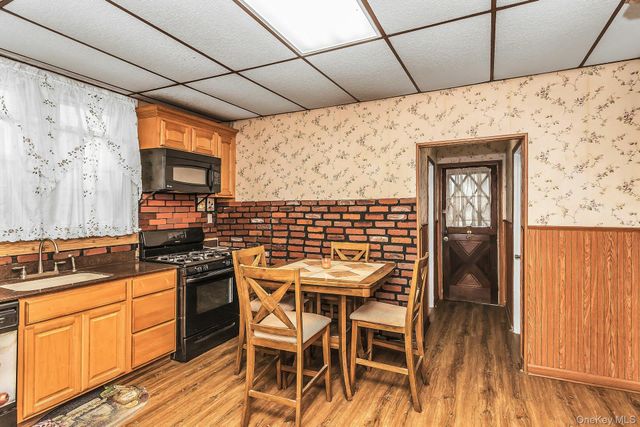 130 E Fairview Avenue, Valley Stream, NY 11580