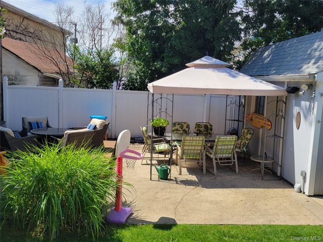 130 E Fairview Avenue, Valley Stream, NY 11580