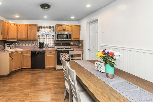 130 E Fairview Avenue, Valley Stream, NY 11580