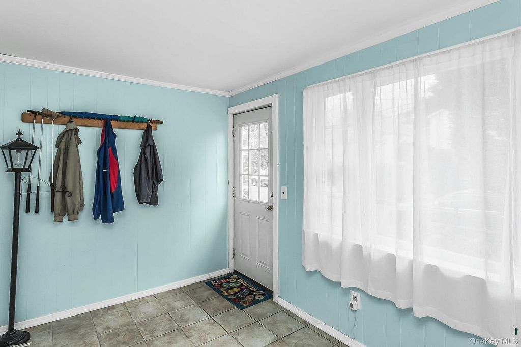 130 E Fairview Avenue, Valley Stream, NY 11580 — photo 2