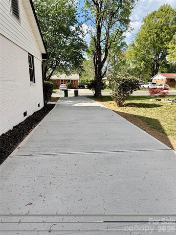 4330 Colebrook Road, Charlotte, NC 28215