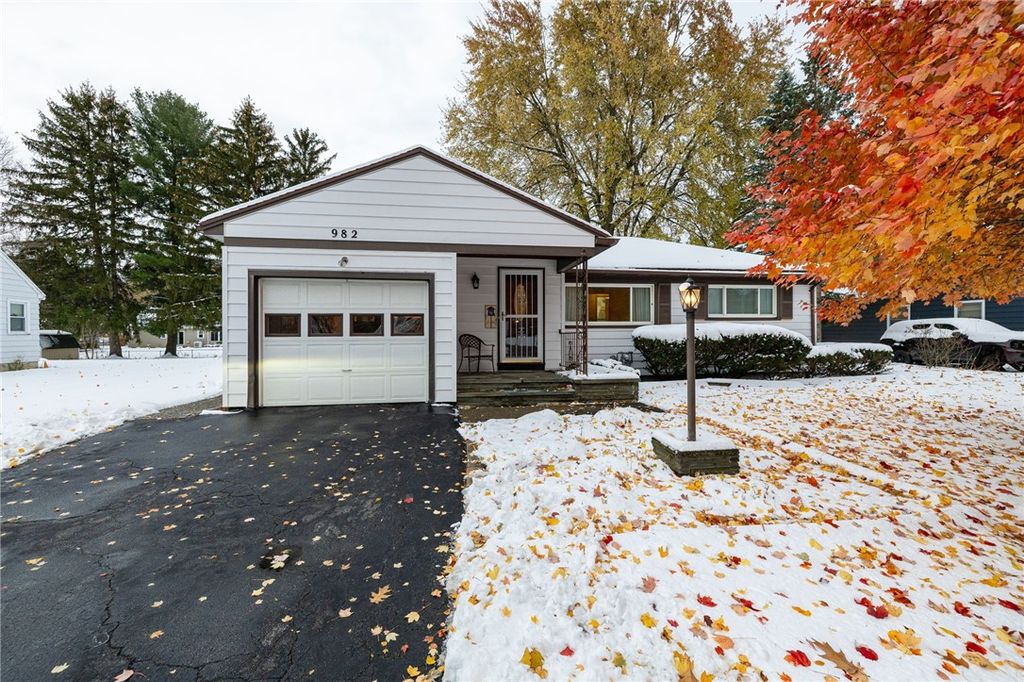 982 Gravel Road, Webster, NY 14580