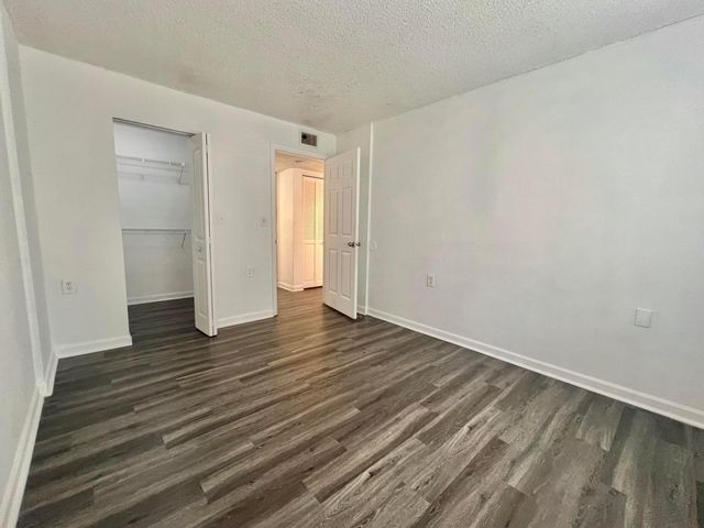 1215 N Benoist Farms Road 203, West Palm Beach, FL 33411