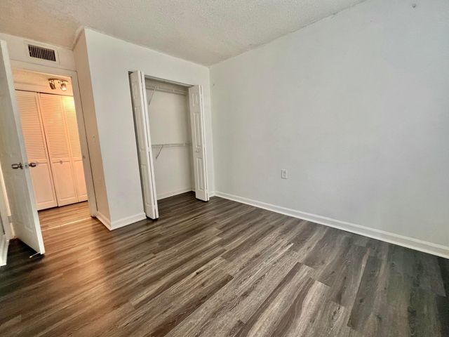 1215 N Benoist Farms Road 203, West Palm Beach, FL 33411
